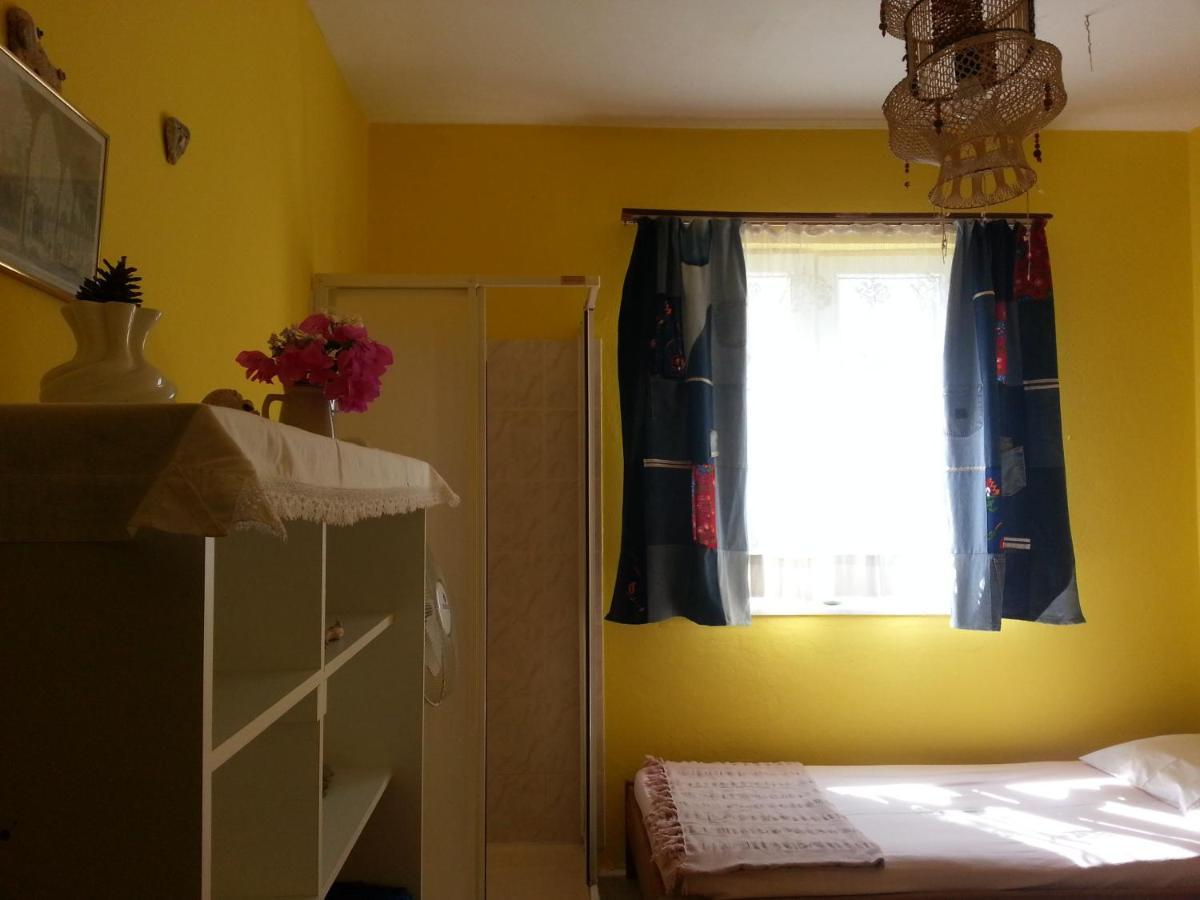 Ecer Pansiyon Kusadasi Bagian luar foto
